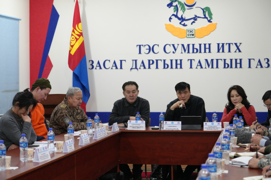 Улсын нөөцөөс таван тн түлш, 40 тн хивэг тэжээл нэмэлтээр олгохоор ...